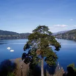 Los Juncos Patagonian Lake House